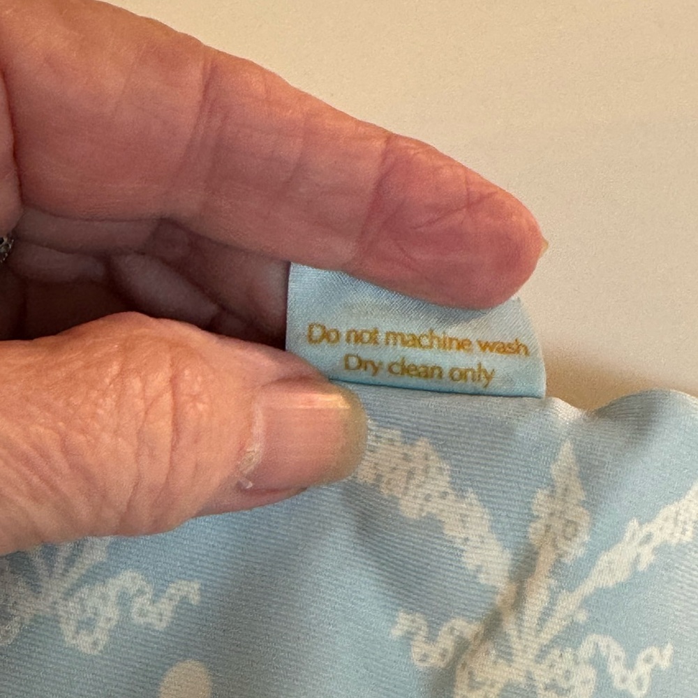 🩵 NWT ESTEE LAUDER X LADUREE SCARF! - Picture 8 of 9